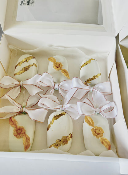 Customised Cakesicles - Box of 12