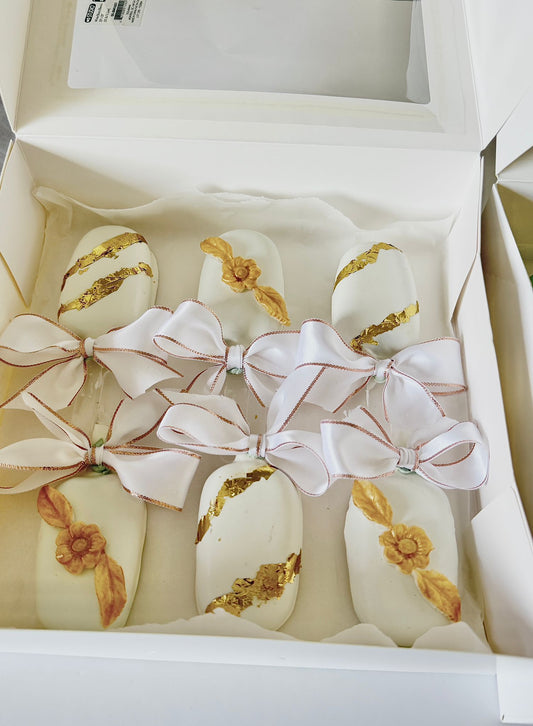 Customised Cakesicles - Box of 12
